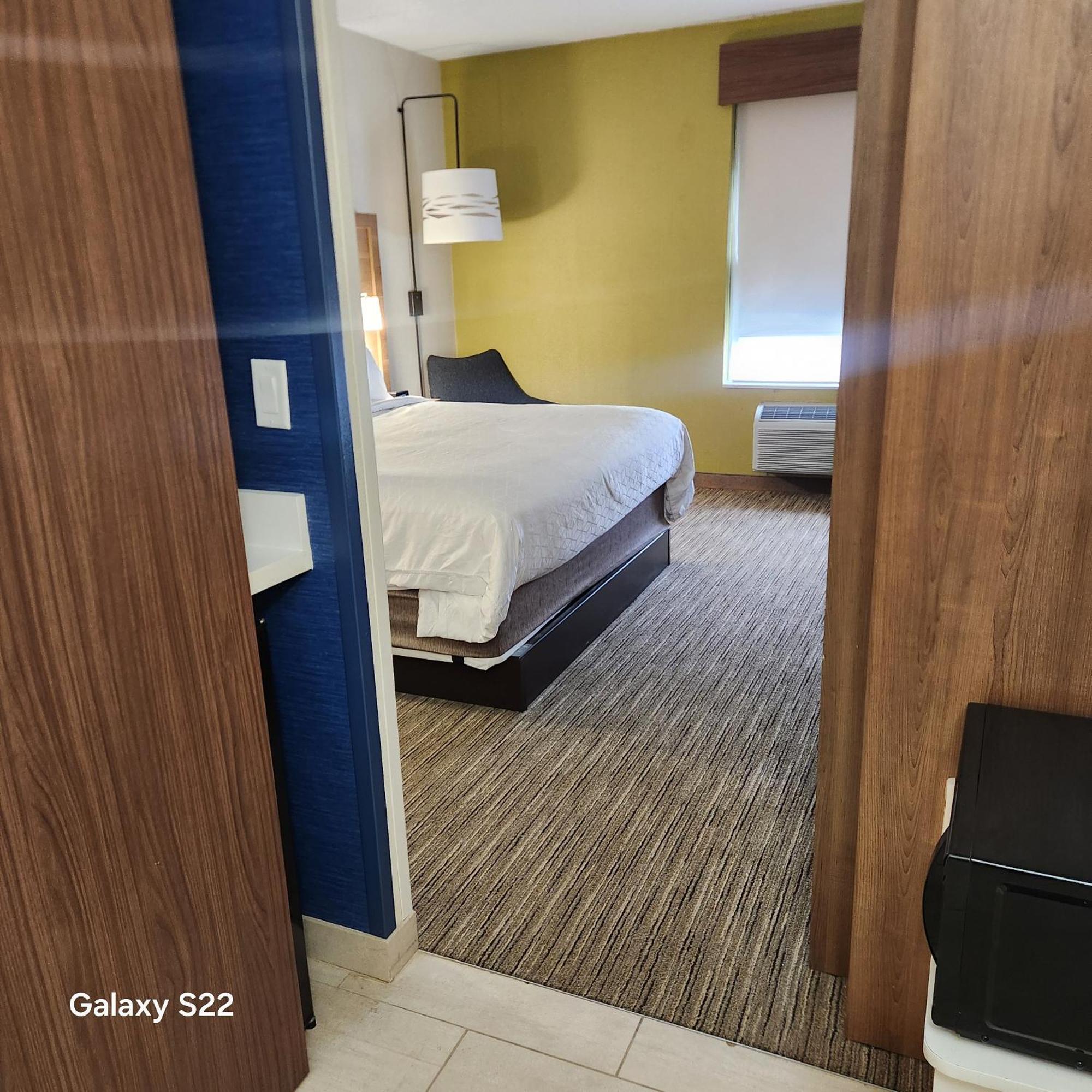 Holiday Inn Express Chelmsford By Ihg Exterior foto